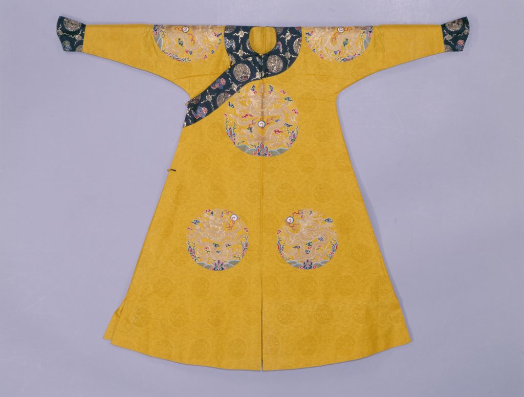 图片[1]-Bright yellow embroidered eight dragon robe-China Archive